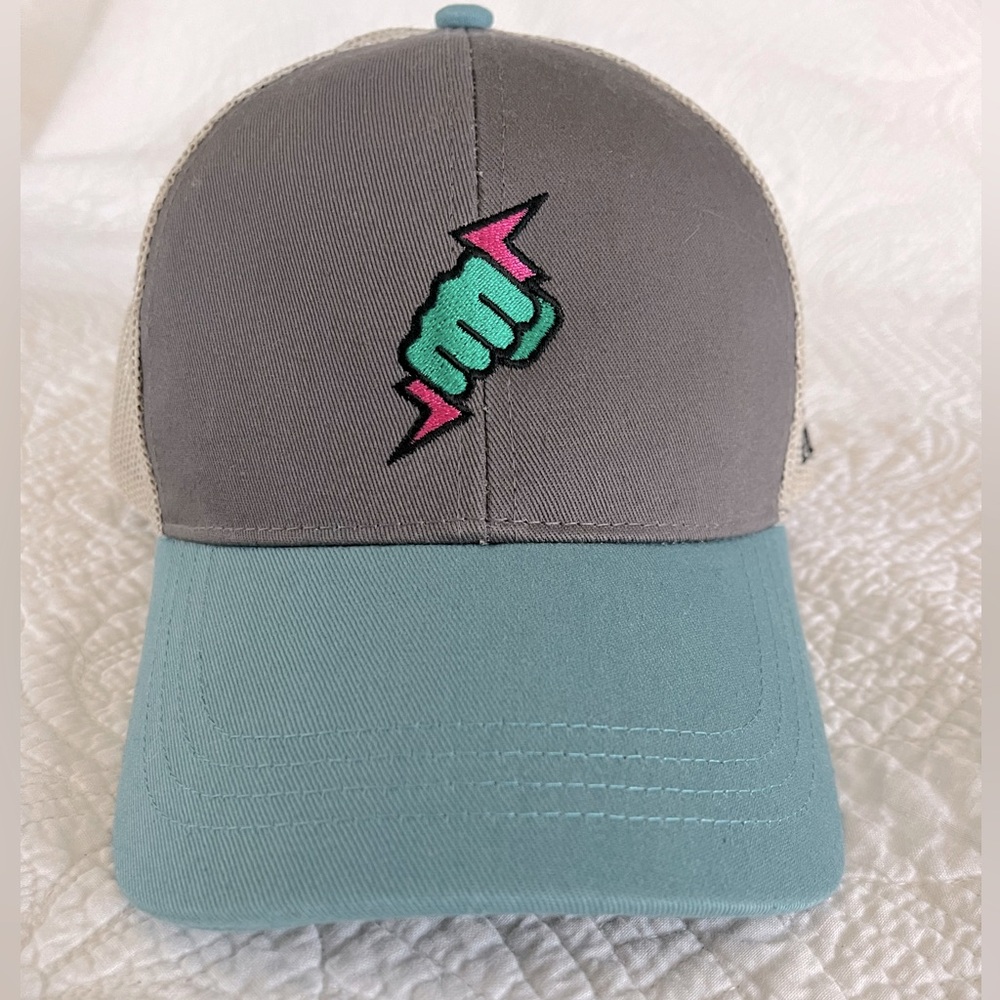 NWOT Adjustable, Snap-Back Trucker Cap Grey & Teal Guru Events